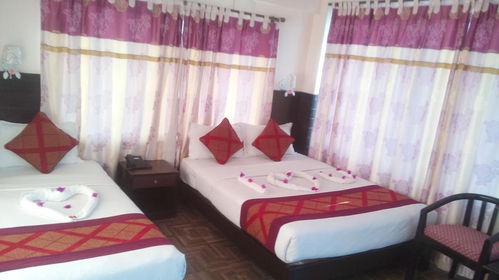 Hotel Center Lake Похара Стая снимка