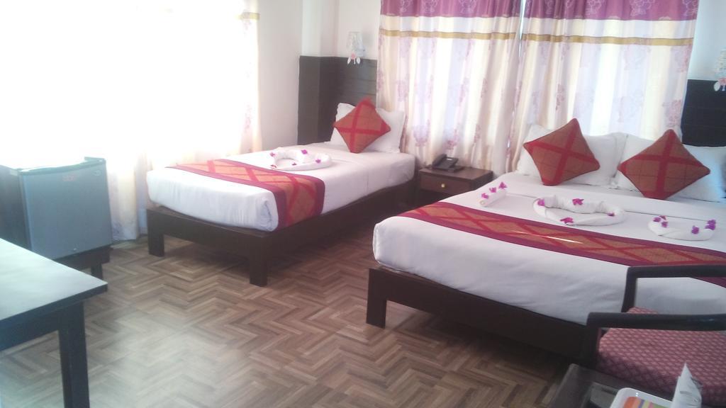 Hotel Center Lake Похара Стая снимка