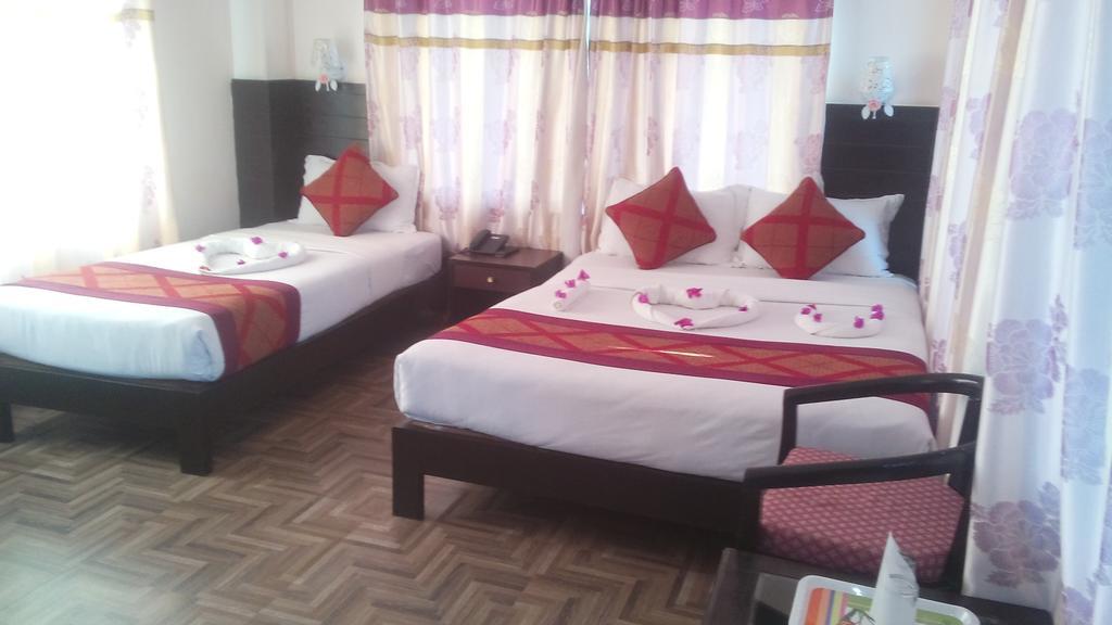 Hotel Center Lake Похара Екстериор снимка
