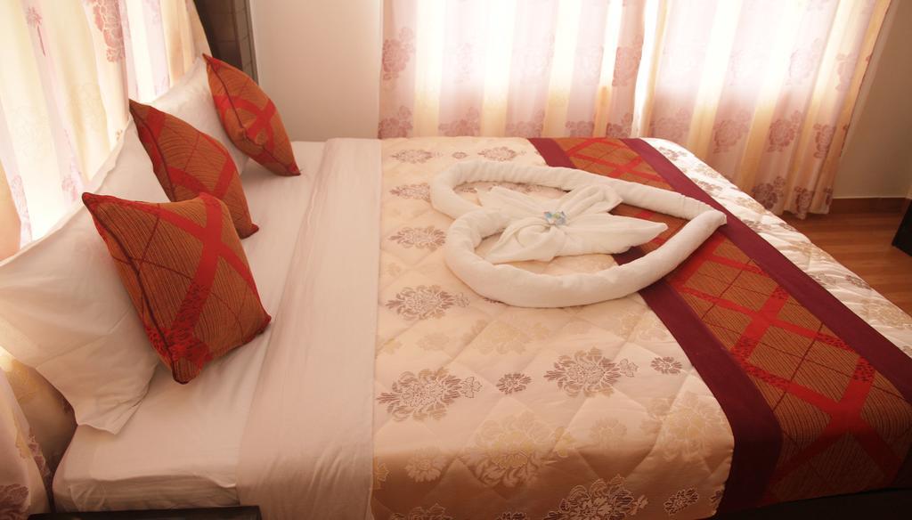 Hotel Center Lake Похара Екстериор снимка