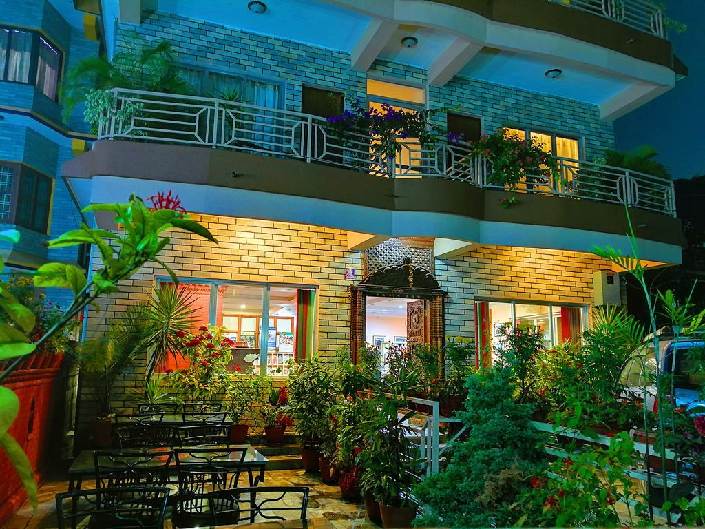 Hotel Center Lake Похара Екстериор снимка